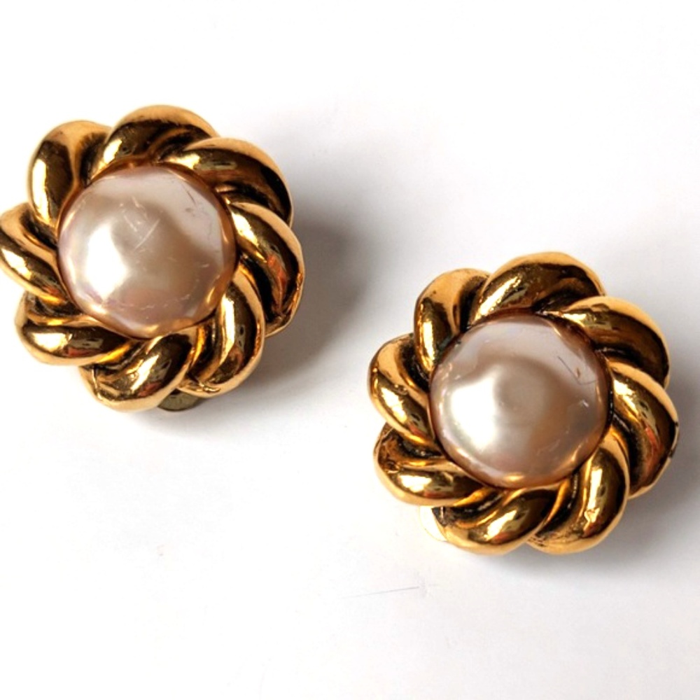 Vintage Chanel clip on earrings - Picture 6 of 6